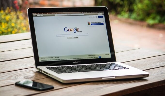 laptop-iphone-computer-macbook-mac-writing-1092360-pxhere.com